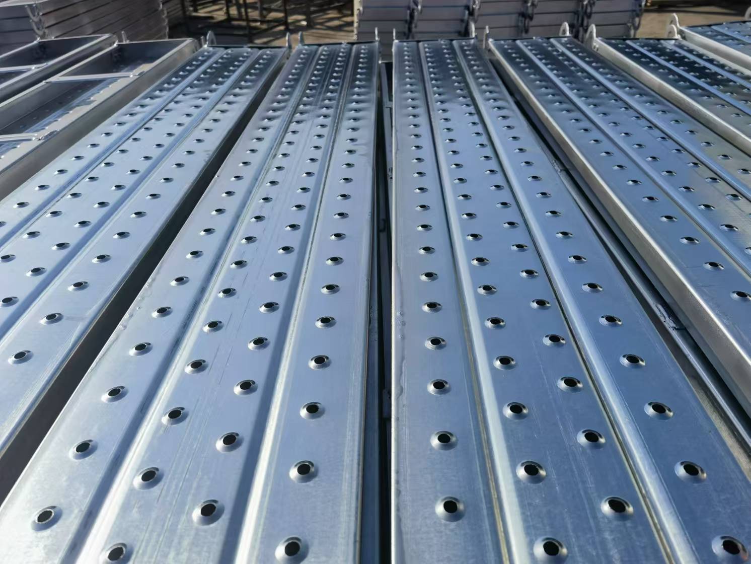 Asse d'acciaiu senza ganciu